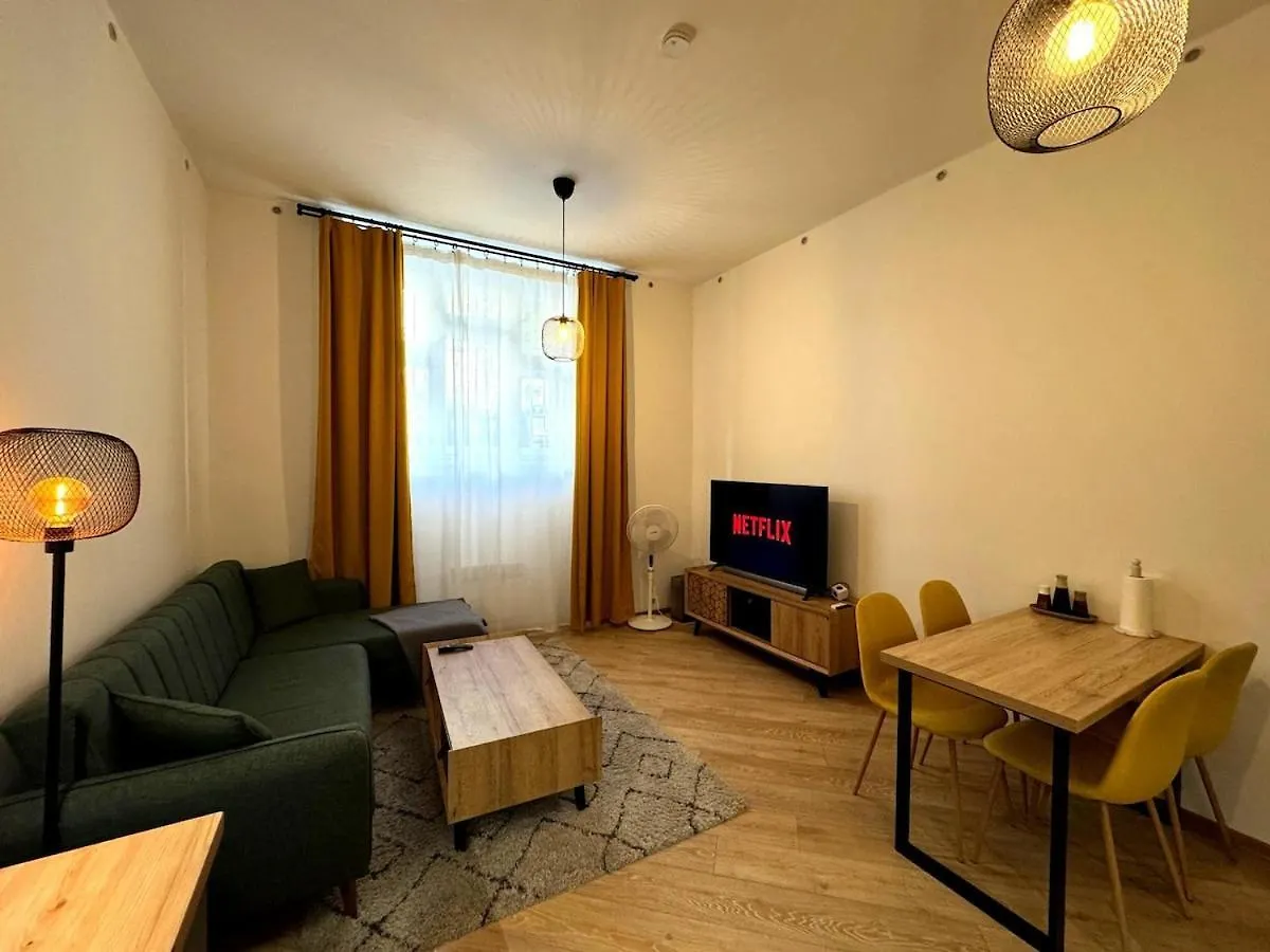 Modern Apartment In The Heart Of Vrsovice Praga
