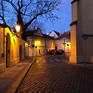 Old Town Basement Appartement