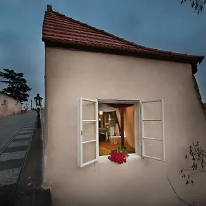 4* Hotel Design Neruda