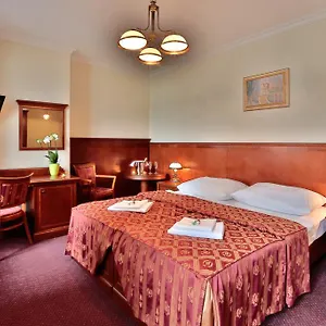 4* Ξενοδοχείο Arkada